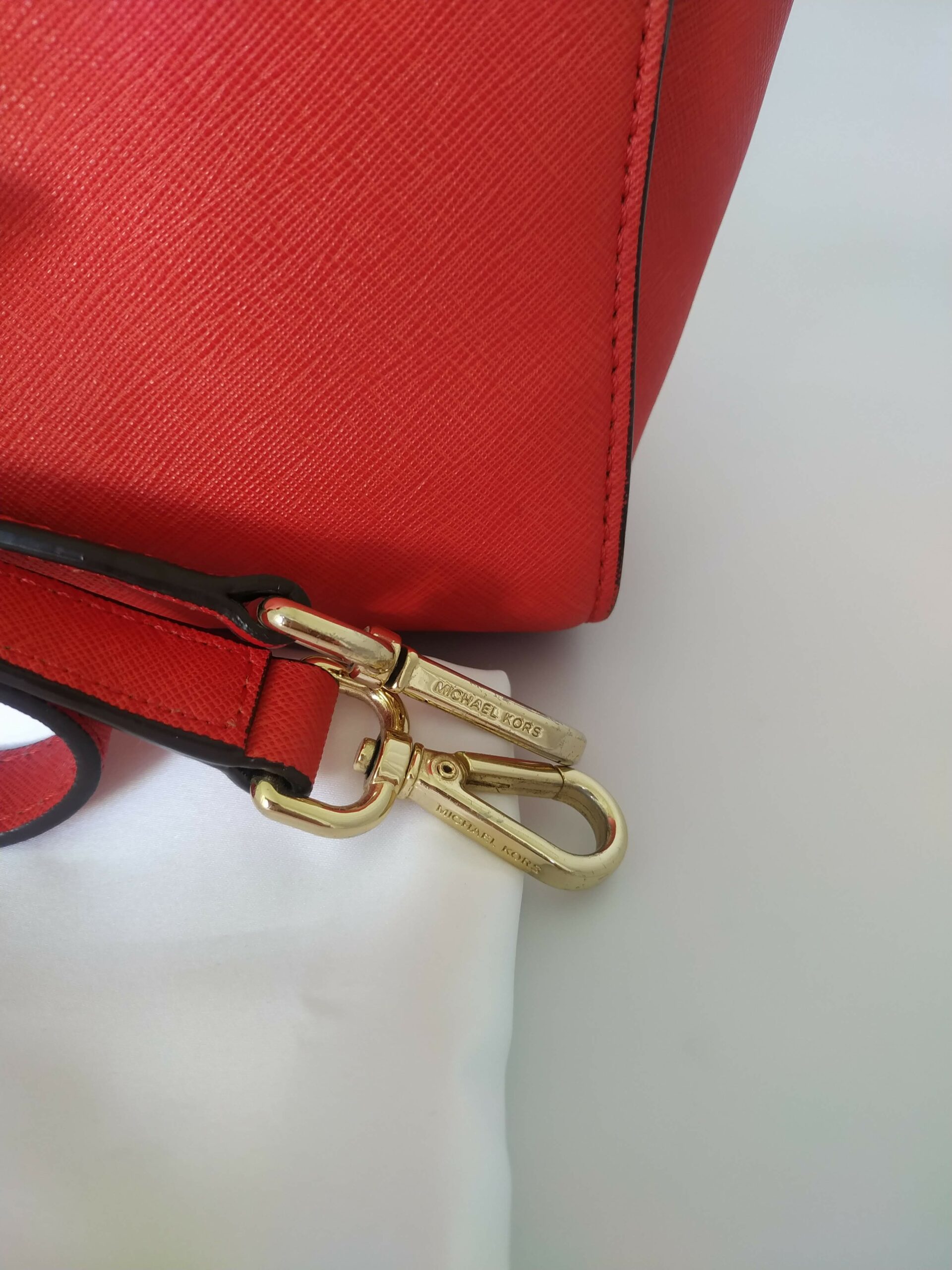 Michael Kors Selma Large Red Saffiano Leather - Earth Luxury