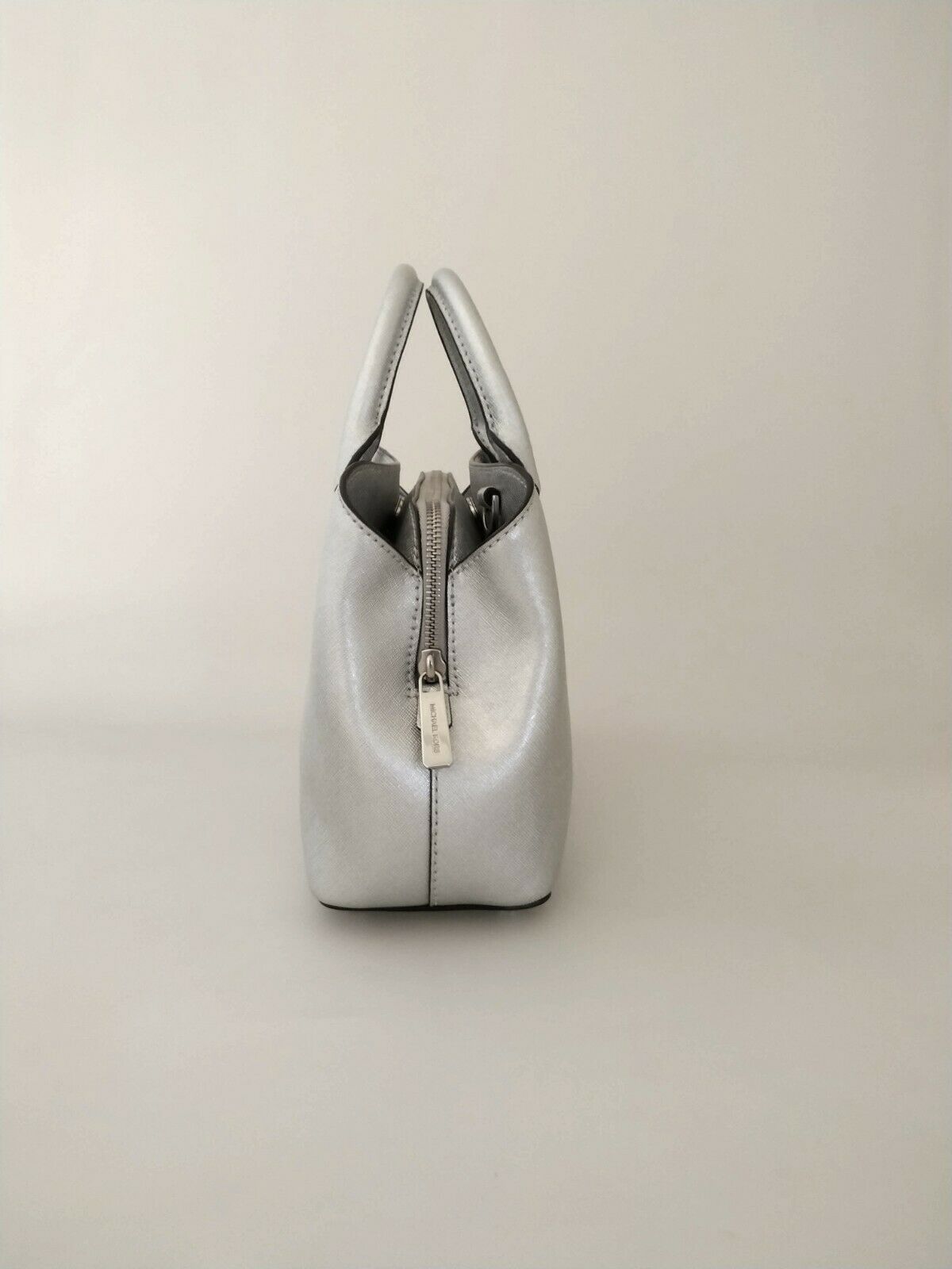 Michael Kors - Authenticated Savannah Handbag - Leather Black Plain for Women, Very Good Condition